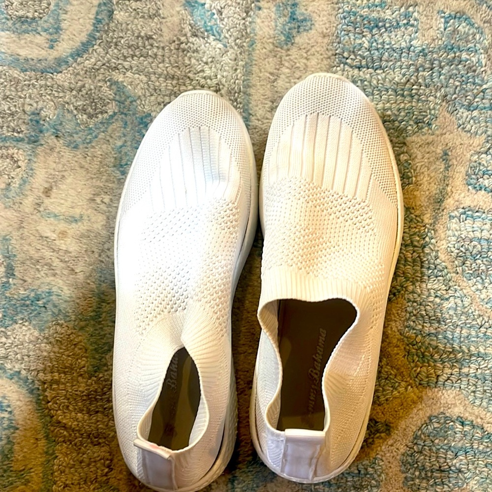 TOMMY BAHAMA SLIP ON LADIES TENNIS SHOES SZ 38 (7.5) CUTE AND COMFORTABLE EC